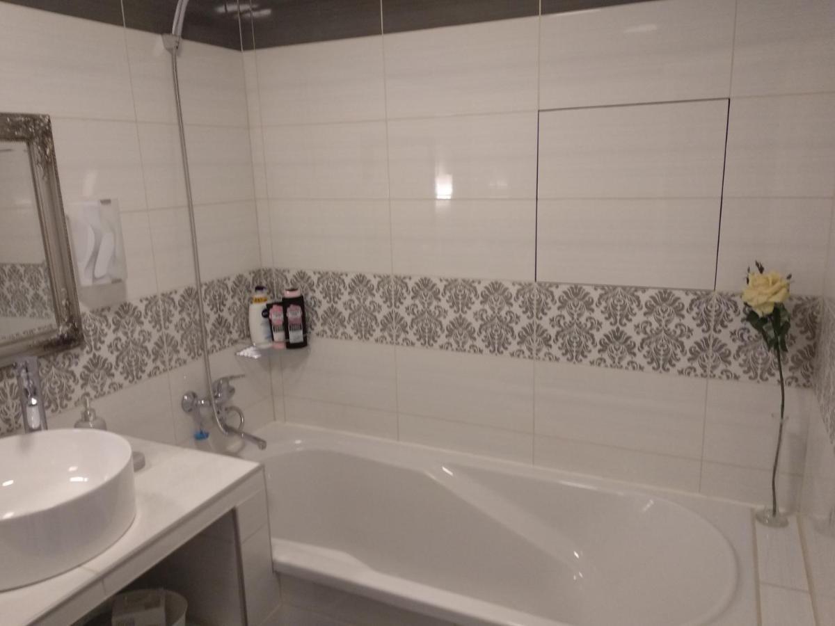 Appartment New In Center 모길레브 외부 사진